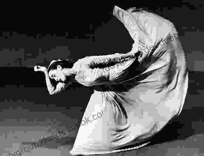 Martha Graham Performing A Solo Dance Turbulent Revival Of Modern Dance 1935 1939